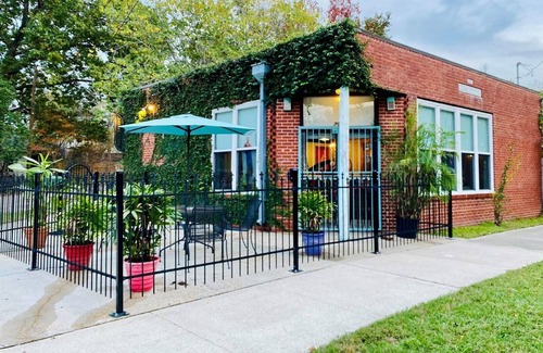 Beauregard Town Historic District House | The Garden House - 'Artsy Elegance' - A "Stay to Remember" in Beauregard Town!