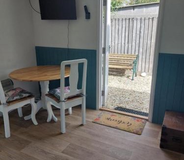 Hewish House | The Garden Room at Poplar Cottage