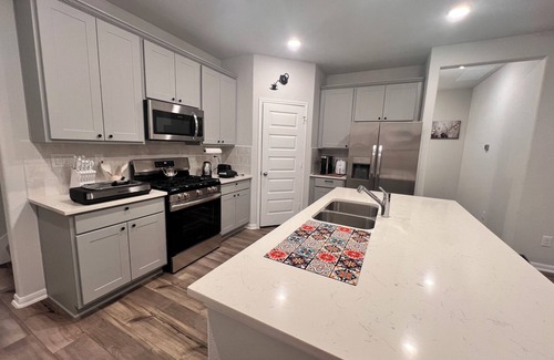 Magnolia House | The Gathering Lovely Spacious 5-bedroom House