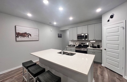Magnolia House | The Gathering Lovely Spacious 5-bedroom House