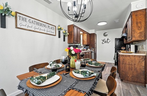 Abilene House | The Gathering Place: Near Zoo/Park & Expo Center