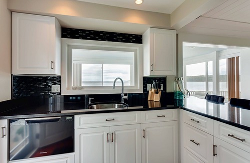Owls Head Cottage | The Gem of the Mid-Coast Oceanfront Cottage on Private Beach