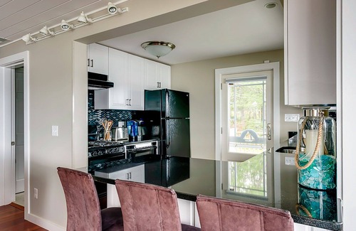 Owls Head Cottage | The Gem of the Mid-Coast Oceanfront Cottage on Private Beach