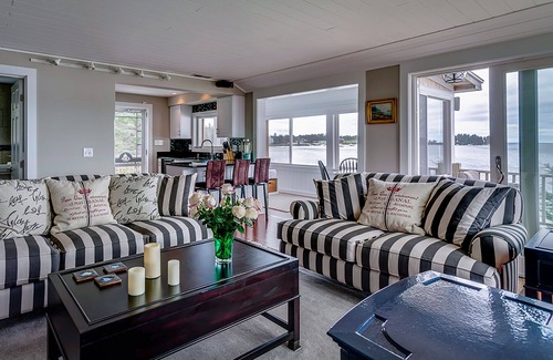 Owls Head Cottage | The Gem of the Mid-Coast Oceanfront Cottage on Private Beach
