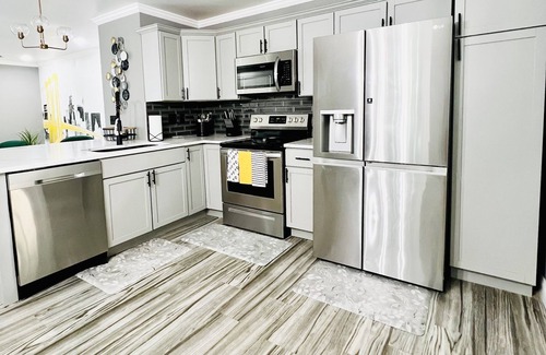 Ladson Apartment | The Gemstone Newly Renovated, Stylish, Spacious 2 Bedroom, 3 Beds,1 Bathroom
