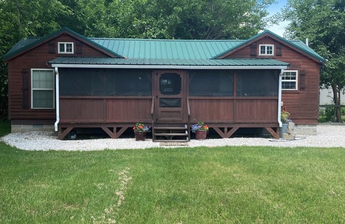 Poole Cabin | The Geneva Cabin