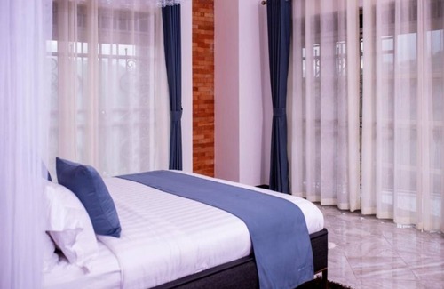 Kabale Bed & Breakfast | The Georges' Residence : Superior King Roomn