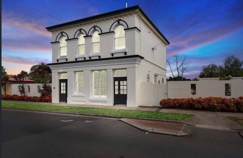 Latrobe House | The Georgian on Gilbert