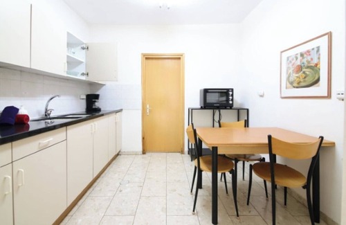 Kiryat HaLeom Apartment | The German Colony: 1 Bedroom/1 Bathroom Rental