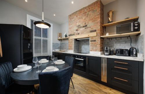 Plymouth House | THE GETAWAY! 3 Bed House - Plymouth - Sleeps 7 - Free Parking - Habita Property