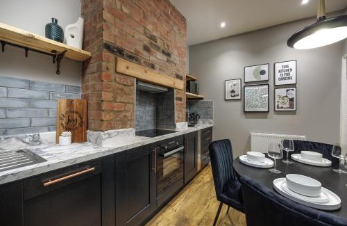 Plymouth House | THE GETAWAY! 3 Bed House - Plymouth - Sleeps 7 - Free Parking - Habita Property