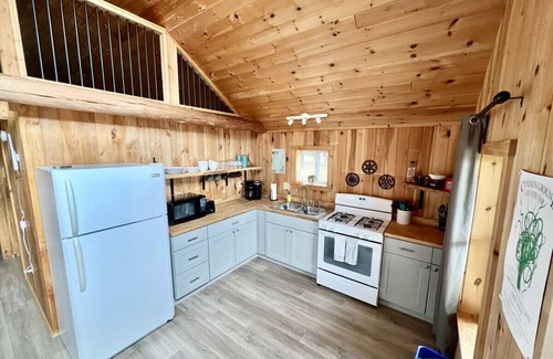 Burnham Cabin | The Getaway- A Cozy Lakeside Cabin