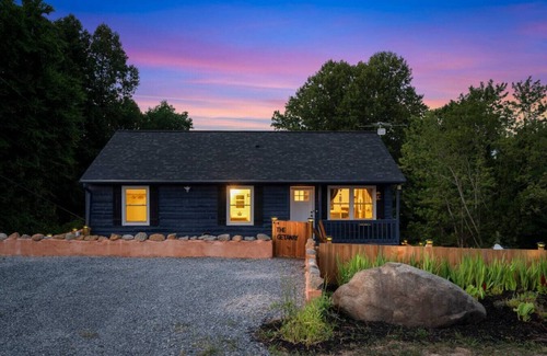 Burnt Chimney House | The Getaway Lodge near Roanoke/Bedford/Lynchburg