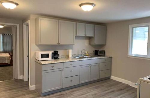 Niagara Falls Apartment | The Gianna One Bedroom UPPER, close to Falls & Casino!
