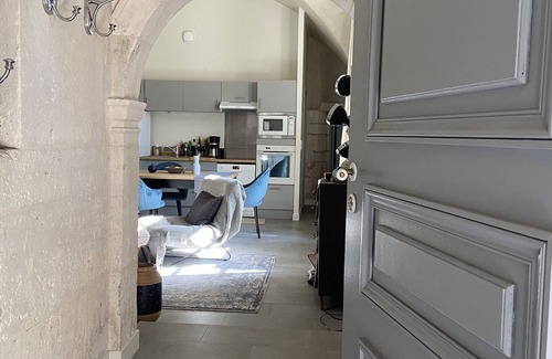 Lussan Apartment | The « GID Nest » Apartment Cosy Dans un Château du sud de la France
