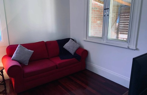 Castlemaine House | The Globe Cottage