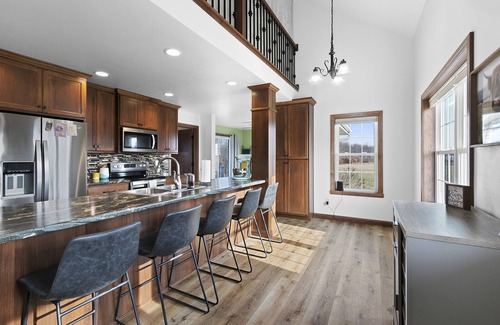 Oconto House | The Goat House | Waterfront | Hottub | 3 Acres | 5 Bedrooms