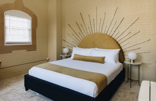 Tyler Park Hotel | The Golden Hour Suite 201 at The Bellwether Hotel