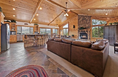 Castle Glen Estates House | The Golden Oak Retreat