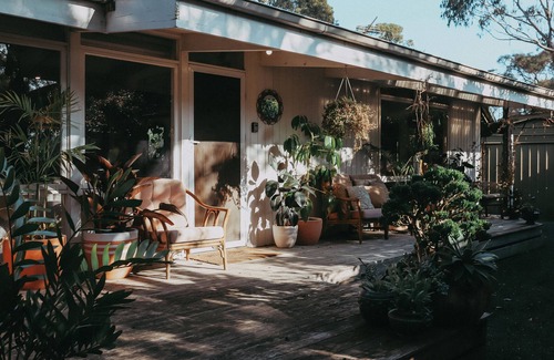 Balnarring Cottage | The Good Place: cute cottage with lush garden. Walk to cafes, brewery & shops.