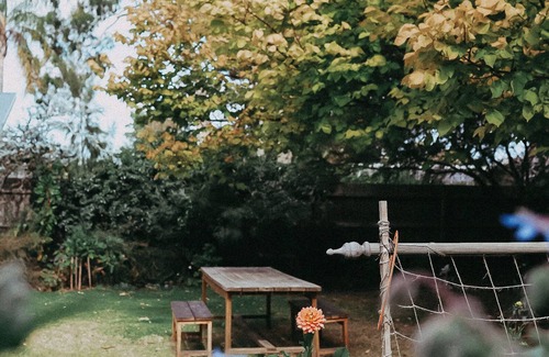 Balnarring Cottage | The Good Place: cute cottage with lush garden. Walk to cafes, brewery & shops.