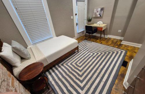 Victorian Village Apartment | The Goodale Retreat - 2 BR 2Bath