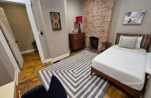 Victorian Village Apartment | The Goodale Retreat - 2 BR 2Bath