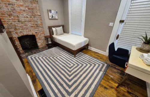 Victorian Village Apartment | The Goodale Retreat - 2 BR 2Bath