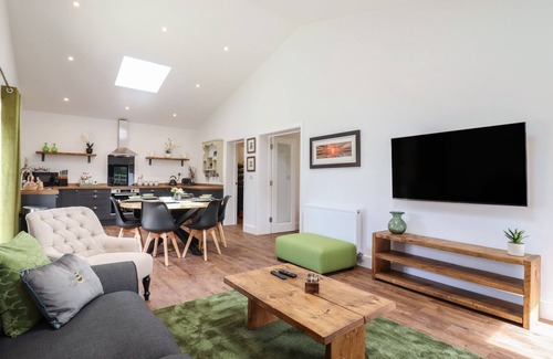 Adisham Cottage | THE GOOSE SHED, pet friendly, luxury holiday cottage in Wingham