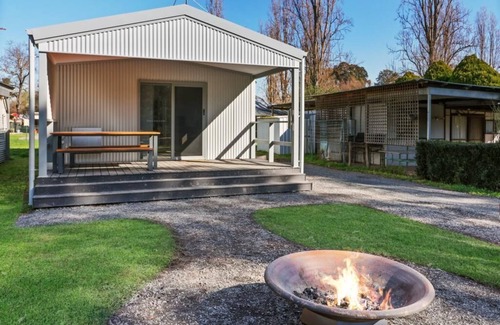 Thornton Villa | "The Goulburn" 3 Bedroom Villa - Cabin Villa 6 Sleep 6