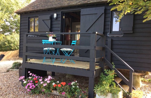 Petham Cottage | The Granary by Bloom Stays - cute lodge sleeps 2 guests in 1 bedroom