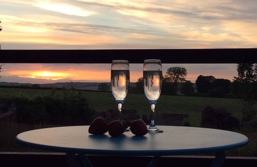 Petham Cottage | The Granary by Bloom Stays - cute lodge sleeps 2 guests in 1 bedroom