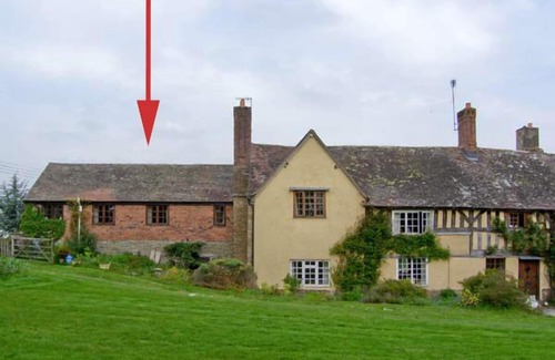 Craven Arms Cottage | THE GRANARY, pet friendly, character holiday cottage in Craven Arms