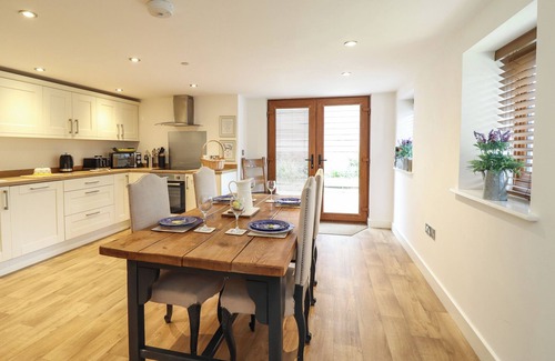Montgomery Cottage | THE GRANARY, pet friendly, character holiday cottage in Montgomery