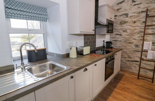 Caergeiliog Cottage | THE GRANARY, romantic, luxury holiday cottage in Valley