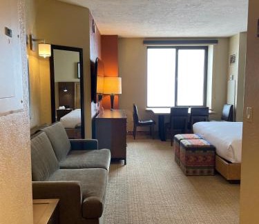 Park City House | The Grand Summit Hotel in the Canyons Village - Walk to Ski Lift - Pool, Gym, Spa, More!