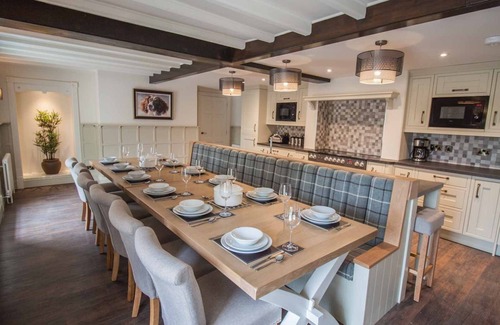 Pickering House | The Grange | sleeps 12 - All Ensuite, Swim Spa, Games Room, Dog Friendly - 5* Gold Award