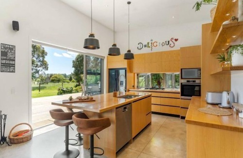 Whangamata House | The Grass is Greener Getaway