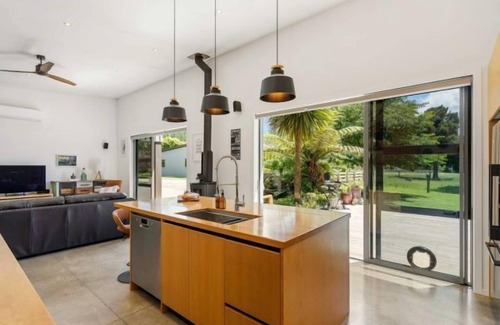 Whangamata House | The Grass is Greener Getaway