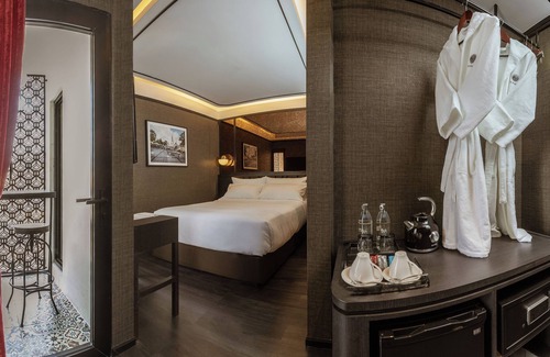 Talat Yot Hotel | The Gravitique Hotel Khaosan
