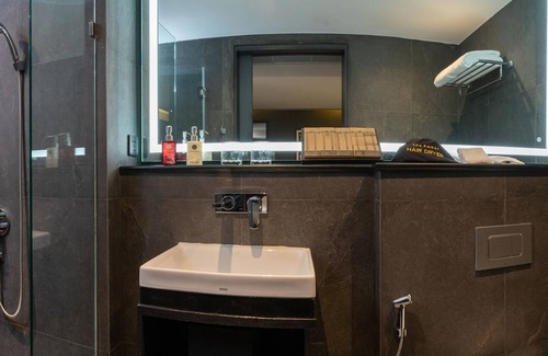 Talat Yot Hotel | The Gravitique Hotel Khaosan