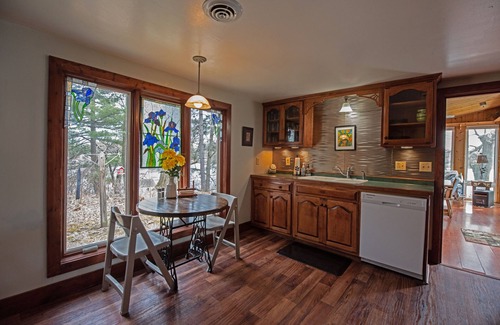 Friendship Cabin | The Great Outdoors: Pet-Friendly Lake House