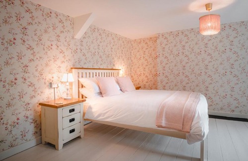 Llansantffraed Bed & Breakfast | The Green Door Vegan B&B