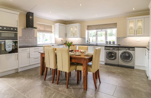 Bramshall House | THE GREEN, family friendly, luxury holiday cottage in Uttoxeter