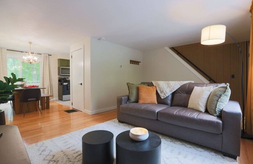 Malletts Bay Apartment | The Green Mountain Escape | Near Trails & Lake