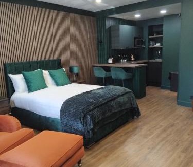 Tideswell Apartment | The Green Room
