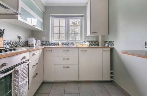 Bray on Thames Apartment | The Green Views for Contractors, Family/Couples, Tourists