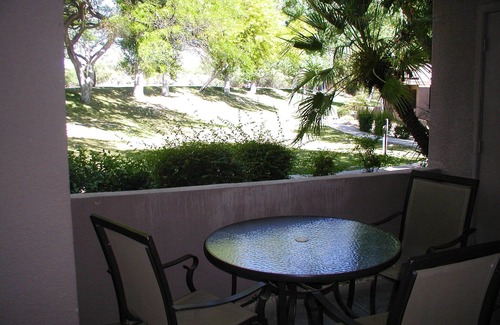Tucson Condo | The Greens Hike, Relax, Golf, Swim, bike First floor with views!
