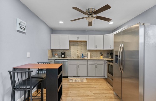 Bowling Green House | The Grey Estate - 4BR/2BA
