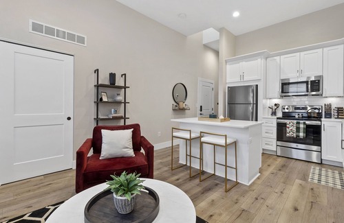 Racine Apartment | The Greyhound "Chic Apt near Lake Michigan"